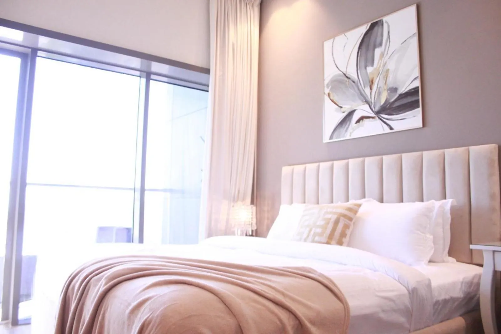 Spacious Spectacular Skyline View In Heart Of Dubai Apartment